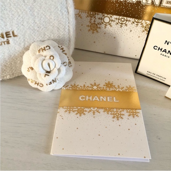 Chanel Limited Edition Beauty Bag and Gift Set - Picture 6 of 11